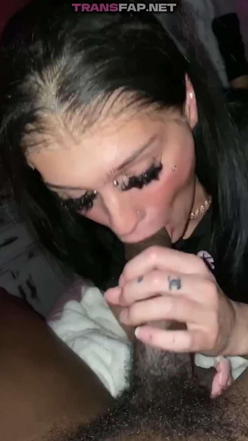 Adorable Nerdy Trans Teen – Shemale, Tranny, Trap, Ts, Tgirl